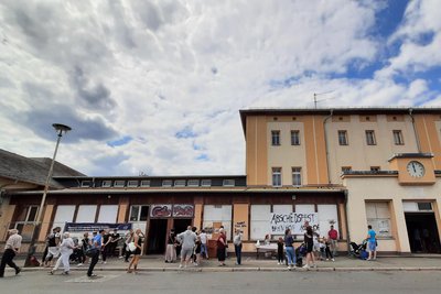 Was bei einem Abschiedsfest im Werdauer Bahnhof passiert ist, schildert Petermann in seiner Erzählung „Mische“.