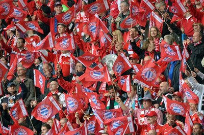 Nicht nur die Bayern-Fans sind obenauf. Dem deutschen Profifußball geht es zumindest in der ersten Liga wirtschaftlich blendend.