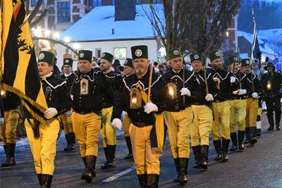 Die Bergbrüderschaft „Schneeberger Bergparade“ ist bei der Großen Bergparade beim Lichtelfest dabei.
