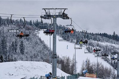 In der Skiwelt Schöneck soll der Vierer-Sessellift (Archiv-Foto) in dieser Woche öffnen.