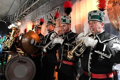 Das Musikkorps der Bergstadt Schneeberg hat spielt traditionell das Abschlusskonzert auf dem Schneeberger Weihnachtsmarkt.