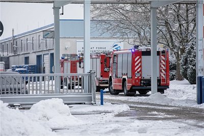 Mehrere Feuerwehren eilten am Sonntagvormittag zum Brand bei der Bharat Forge Aluminiumtechnik in Brand Erbisdorf. 
