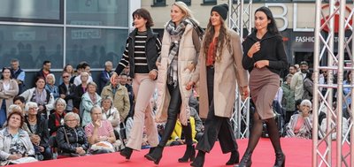 Modegeschäfte des Einkaufszentrums Galerie Roter Turm zeigten am Samstag eine aktuelle Auswahl von Herbstmode beim "Fashion Day.