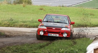 Lars Schwind aus Elterlein und Bernd Hochwald haben im Ford Escort RS 2000 die 6. Histo-Rallye Grünhain gewonnen. 