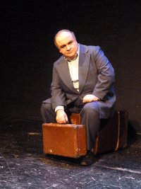 Tenor Ünüsan Kuloglu als armer Offizier Hermann in einer Probenszene zu Peter Tschaikowskis Oper "Pique Dame" am Mittelsächsischen Theater Freiberg.
