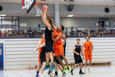 Kleinigkeiten machten im Spiel des ATSV mit Sri Satya Dhulipudi (r.) gegen die Chemnitzer den Unterschied.
