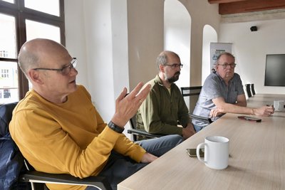 Bernd Rudolph, Sascha Wünsch und Heiko Döhler (von links) beim Interview im BSW-Wahlkreisbüro.