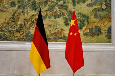 China ist inzwischen der wichtigste Handelspartner für Deutschland. Bundeskanzler Friedrich Merz besucht derzeit die Volksrepublik.