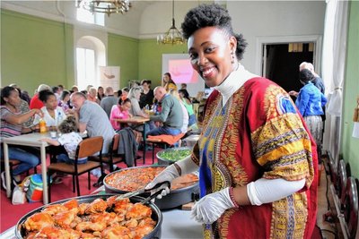 Jackeline Nadler aus Kenia betreibt in Chemnitz einen Catering-Service. Sie sorgte für einen Großteil der Speisen beim Afrika-Abend.