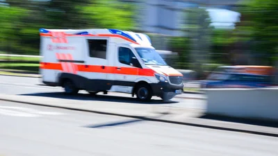 Wenn einen der Arbeitsalltag nicht loslässt: Beschäftigte in emotional belastenden Berufen brauchen Strategien, um nach der Arbeit auch psychisch abschalten zu können.