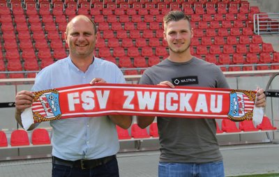 FSV-Sportdirektor David Wagner (links) mit Neuzugang Nico Beyer.