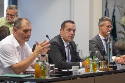 Landrat Rico Anton (CDU) wird drei Beschlüsse für rechtswidrig erklären. Er klärte über Konsequenzen auf: