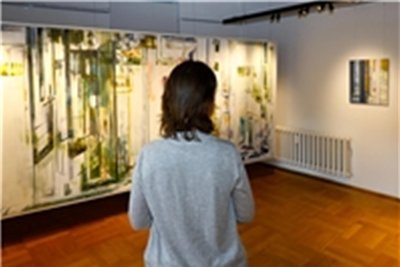 Das über vier Meter breite Werk „Transit 1“ von Thomas Hellinger in der Galerie Art Gluchowe in Glauchau.