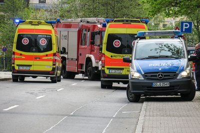 Die Fahrer mussten mit Rettungswagen in ein Krankenhaus gebracht werden.