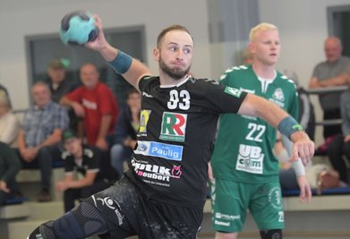 Mit 9 Treffern war Tommy Löbner der erfolgreichste Werfer der Zwönitzer Handballer, die sich zum Auftakt der Sachsenliga-Saison mit 29:28 gegen die HSG Freiberg II durchgesetzt haben. 