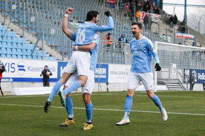 Tor für Chemnitz, Rafael Garcia (16, Chemnitz), Sören Reddemann (verdeckt, 25, Chemnitz) und Matti Langer (29, Chemnitz) jubeln nach dem Treffer zum 1:0. 