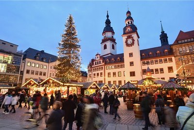 Der Chemnitzer Weihnachtsmarkt 2019: Zum vorerst letzten Mal fand vor drei Jahren das beliebte Fest in der City statt. In diesem Jahr soll der Weihnachtsmarkt am 25. November beginnen und bis zum 23. Dezember dauern. Foto: Andreas Seidel