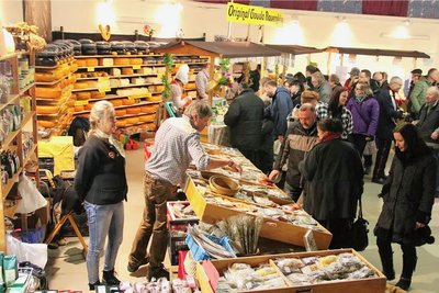 An jedem Tag der Woche war die Markthalle voller Menschen. 