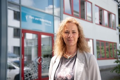 Katrin Clausnitzer ist seit 2015 Schulleiterin der Medfachschule Bad Elster. Angefangen hat sie hier vor 30 Jahren als Schülerin.