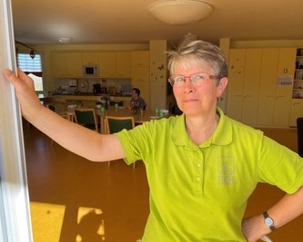 Wie oft in all den Jahren Beate Kessler das Fenster weit geöffnet hat, um die ersten warmen Sonnenstrahlen oder frische Luft ins Zimmer zu lassen, hat sie in mehr als 41 Dienstjahren nicht gezählt. 