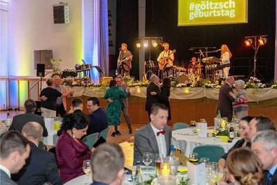 Beim Göltzschtalball im Ratskellersaal Rodewisch feierten am Sonnabend etwa 150 Gäste aus Kommunalpolitik, Wirtschaft und Vereinen das 25-jährige Bestehen des Mittelzentralen Städteverbundes. Zum Tanz spielte die Band Sevenheat.