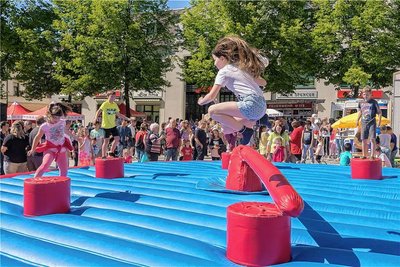 Die verkaufsoffenenFamilientage im Mai in der Auerbacher Innenstadt waren - wie hier 2018 - stets gut besucht. 