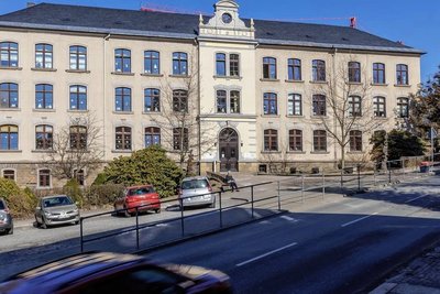 Geyer will in diesem Jahr mit der Planung für eine Sanierung der Grundschule, hier ein Archivfoto, beginnen. 