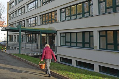 Auf dem Dach des Schulgebäudes Haus Westberg des Gymnasiums soll eine Photovoltaikanlage installiert werden.