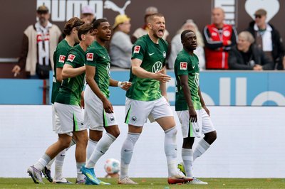 Nur sie durften im Tabellenkeller jubeln: die Spieler des VfL Wolfsburg. 