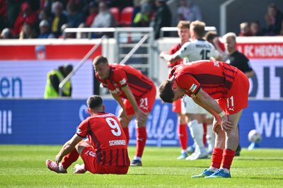 Am Boden: Heidenheim steigt ab.