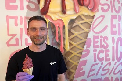 Felix Adler verkauft Soft-Eis auf dem Kaßberg.