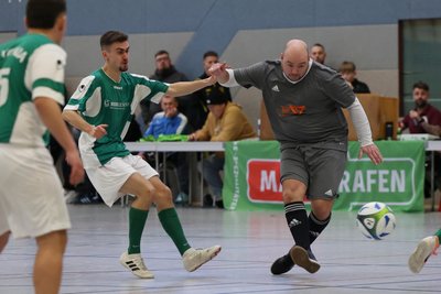 Das 9. Schwarzenberger Hallenmasters in der Ritter-Georg-Halle sah Felix Unger (r.) und sein Team PSS Galaxy als Sieger. Nicht das erste Mal.