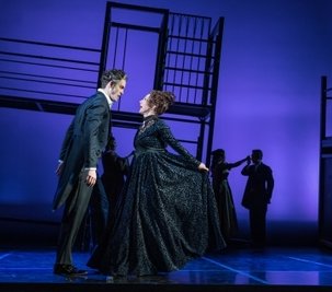 Susanne Engelhardt und Alexander Donesch, hier in einer Szene aus dem "Grafen von Monte Christo", der im nächsten Jahr wieder auf die Bühne kommt, gehören zu den Solisten des Musicalkonzertes auf dem Obermarkt. 