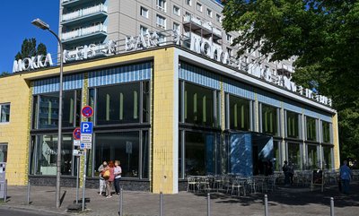 Die "Mokka-Milch-Eisbar" an der Karl-Marx-Allee war in der DDR ein beliebter Treffpunkt. 