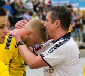 Die Oberlosaer Handballer mussten in der Hinrunde immer wieder Rückschläge hinnehmen. Im vergangenen Heimspiel gegen Northeim vergab zum Beispiel Moritz Rahn die Möglichkeit zum Sieg und wurde danach von Trainer Petr Hazl getröstet und aufgebaut. 