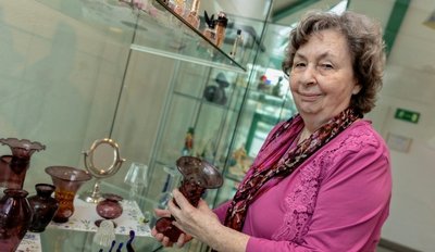 Glas in allen Variationen stellt die Sammlerin Annelies Spitzner jetzt im Auerbacher Stadtmuseum aus. Anlass ist das Jahr des Glases. 