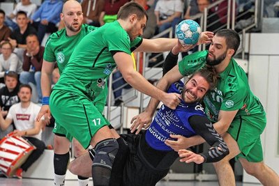 Zeigte in seinem letzten Heimspiel für den HC Glauchau/Meerane ordentlich Biss: Kreisläufer Christian Staude (am Ball). 