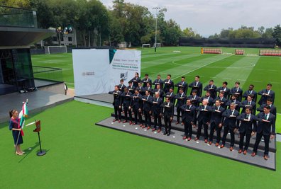 Die Präsidentin schwört "El Tri", wie Mexikos Nationalmannschaft genannt wird, noch mal ein. 