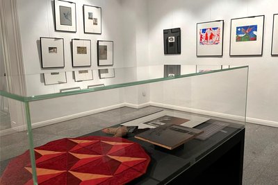 Das künstlerische Freizeitschaffen bestimmt den Bereich der Sonderausstellung im Erdgeschoss.