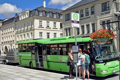 Premierenfahrt der Buslinie 588 zwischen Chomutov und Marienberg am 18. Juli 2020. 