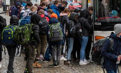 Viele Schüler sind für die Fahrt zur Schule in Mittelsachsen auf Bus und Bahn angewiesen. 