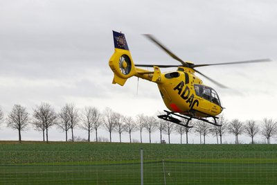 Der Rettungshubschrauber war am Sonntag nach einem Unfall in der Arena E im Einsatz.