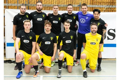 Den Einzug in die Endrunde schafften: Maximilian Frank Meinel (hinten von links), Florian Heydeck, Jan Luderer, Lukas Hinzmann, Jan Max Denschel, Tai Nguyen Tan sowie Dominik Lippert (vorn von links), Moritz Ludwig, Tim Müller und Marcel Schlosser.
