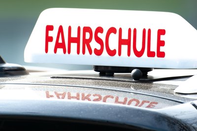 Das Auto einer Fahrschule war zwischen Glauchau und Meerane in einen Unfall verwickelt.