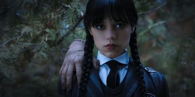 Mit eiskaltem Händchen: Jenna Ortega als Wednesday Addams.