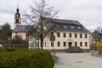 Im Rathaus in Cranzahl reichten am Mittwochabend die Sitzplätze für Zuschauer nicht aus. Einige mussten die Sitzung vom Flur aus verfolgen.