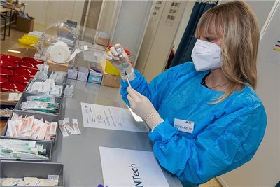 Mitarbeiter wie Anja Wickert haben im Impfzentrum Eich den Erfolg im Vogtland gegen das Virus möglich gemacht.