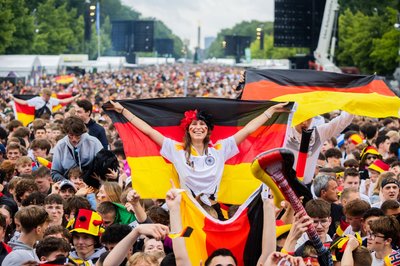 Anders als bei der Heim-EM 2024 verzichten viele Großstädte auf Fanmeilen während der Fußball-WM. (Archivbild)