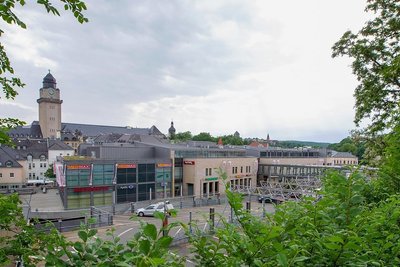 Bodenrichtwerte sind nicht Verkehrswerte, aber sie geben Orientierung. Angebot und Nachfrage entscheiden. Die Höchstwerte im Vogtlandkreis erreichen Plauener Innenstadtlagen im Bereich des Postplatzes. 