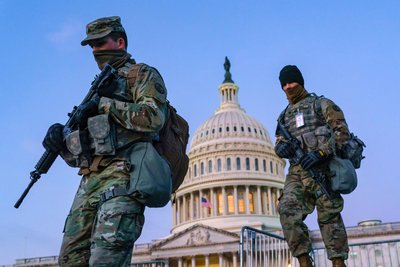 Erst Stunden nachdem der Mob das US-Kapitol in Washington am 6. Januar 2021 attackiert hatte, rückten Nationalgardisten an. Damals hatte sich Donald Trump lange geweigert, die Truppe einzusetzen.